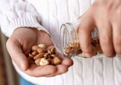 אל תפחדו מהקלוריות: אגוזים הם נשק סודי לשובע, לאנרגיה ולבריאות ארוכת טווח