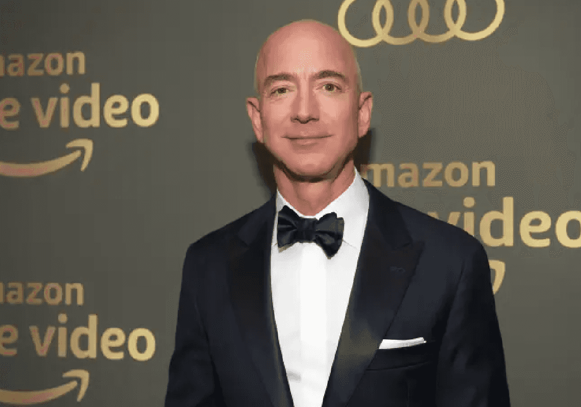 שבועיים לפני שישוגר לחלל: ג'ף בזוס סיים את תפקידו כמנכ"ל אמזון