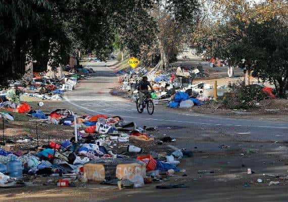 לוס אנג'לס: אחרי שנים של עיכובים, האם מיליארדי הדולרים שנועדו לסייע לדיירי הרחוב יגיעו ליעדם?