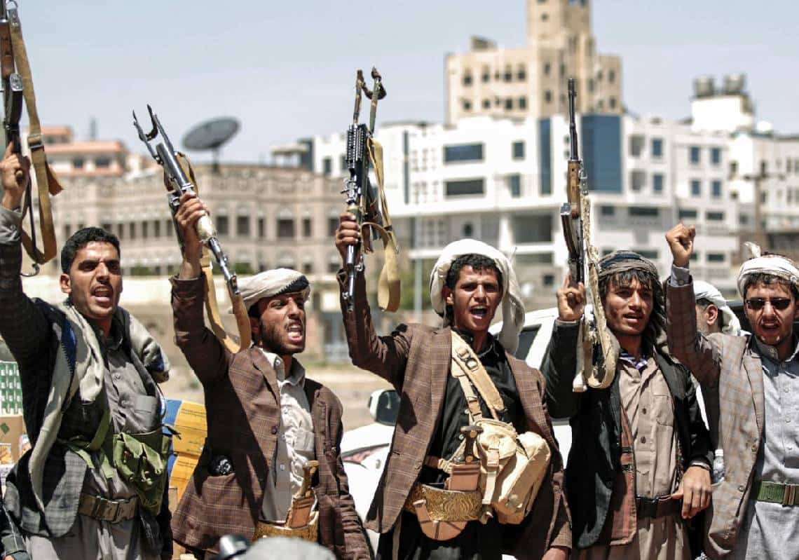 "החות'ים צוחקים על בריטניה ואמריקה": יפעילו סטנדרט מעבר ימי משלהם בים האדום - "ספינות עם אישור לא יותקפו"