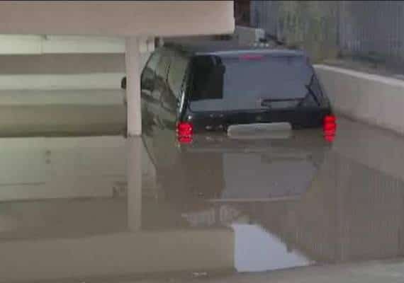 לוס אנג'לס: צינור מים התפוצץ בהוליווד, נזק כבד נגרם