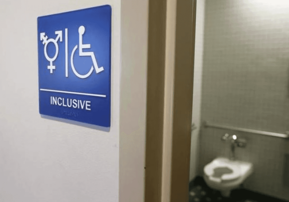 מחלוקת באוקלהומה: האם לאפשר שימוש בשירותי בית הספר רק על פי זהות מגדרית?