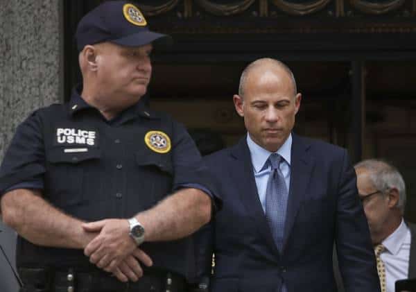 עו"ד לשעבר של סטורמי דניאלס שוב נעצר, טוען שמוחזק בתא של אל צ'אפו