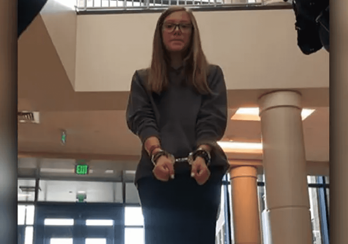 בת 16 סירבה לעטות מסכה בשטח ביה"ס – ונאזקה על ידי המשטרה