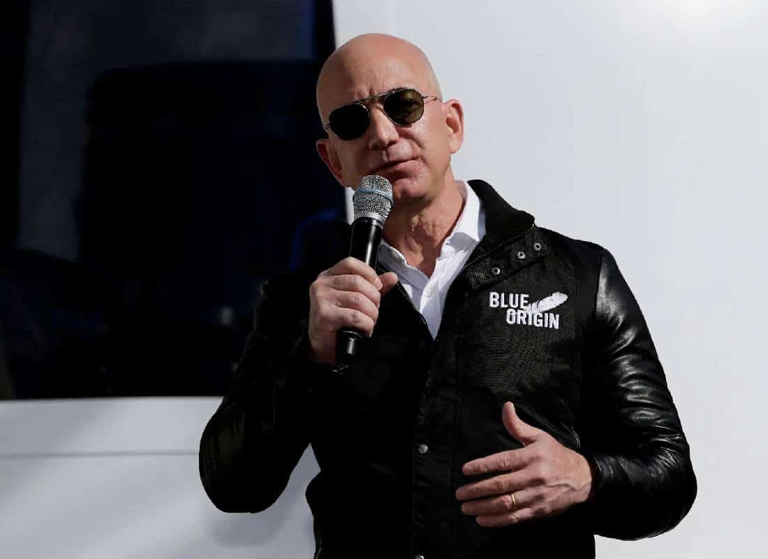 קרב הטיטאנים בחלל: בזוס ומאסק משגרים רקטות באותו היום