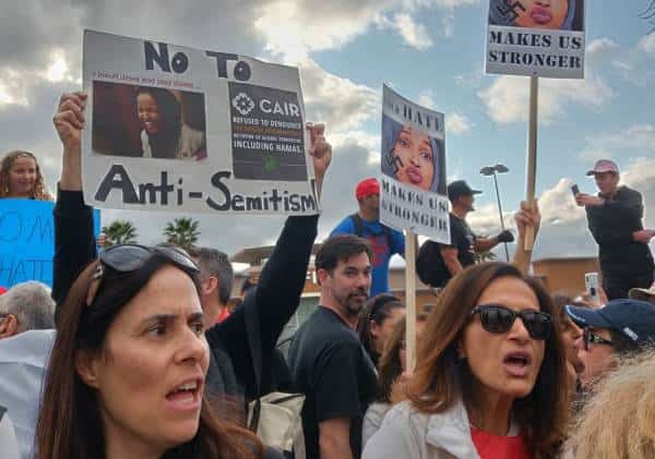 מבחן הכוח של הקהילה הישראלית: ההפגנה נגד אילהאן עומאר בוודלנד הילס