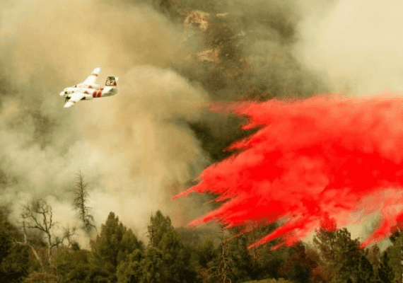 מטוסי כיבוי בקליפורניה מקורקעים בזמן שהשריפות משתוללות בגלל מחסור בטייסים