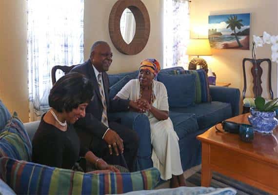 המעגל נסגר: איחוד מרגש לפעוטה שננטשה לפני 40 שנים בתחנת רכבת