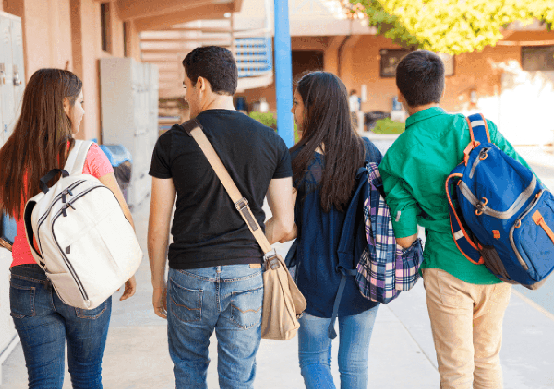 לא לוקחים סיכון: מחוז בית ספר אוסר על תלמידים לבוא עם תיקי גב - מהחשש שיביאו כלי נשק 