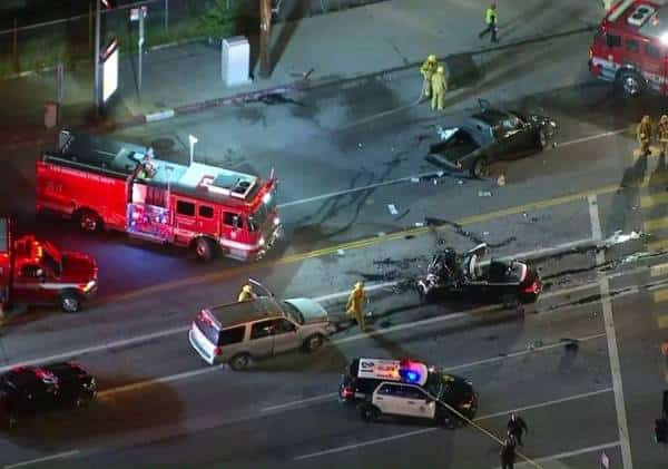 תאונה קטלנית בוואלי לוס אנג׳לס בעקבות מירוץ מכוניות שחצה רמזור אדום