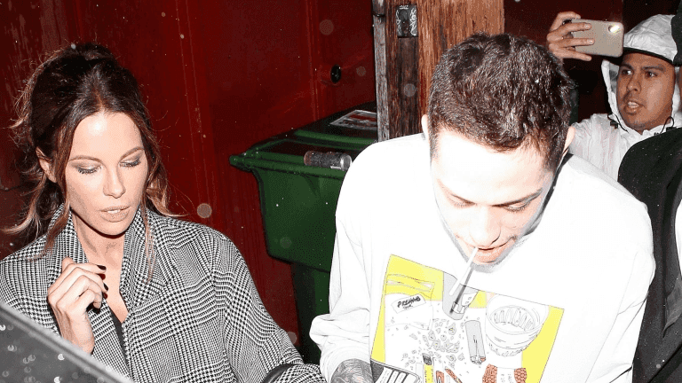 מממ.. מעניין: מדוע קייט בקינסייל אוהבת שפיט דוידסון צעיר ממנה בשני עשורים?