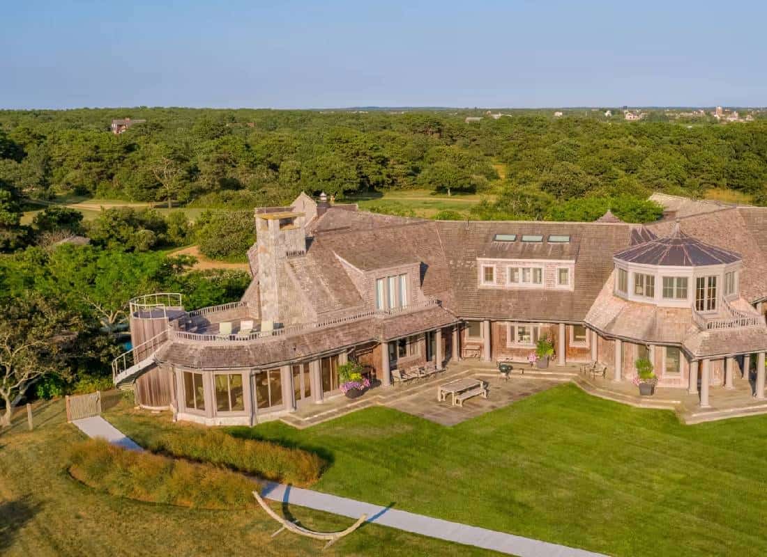 ברק ומישל אובמה סגרו עסקה, לפי הדיווחים, עבור נכס בשווי 11.75 מיליון דולר במרת'ס ויניארד