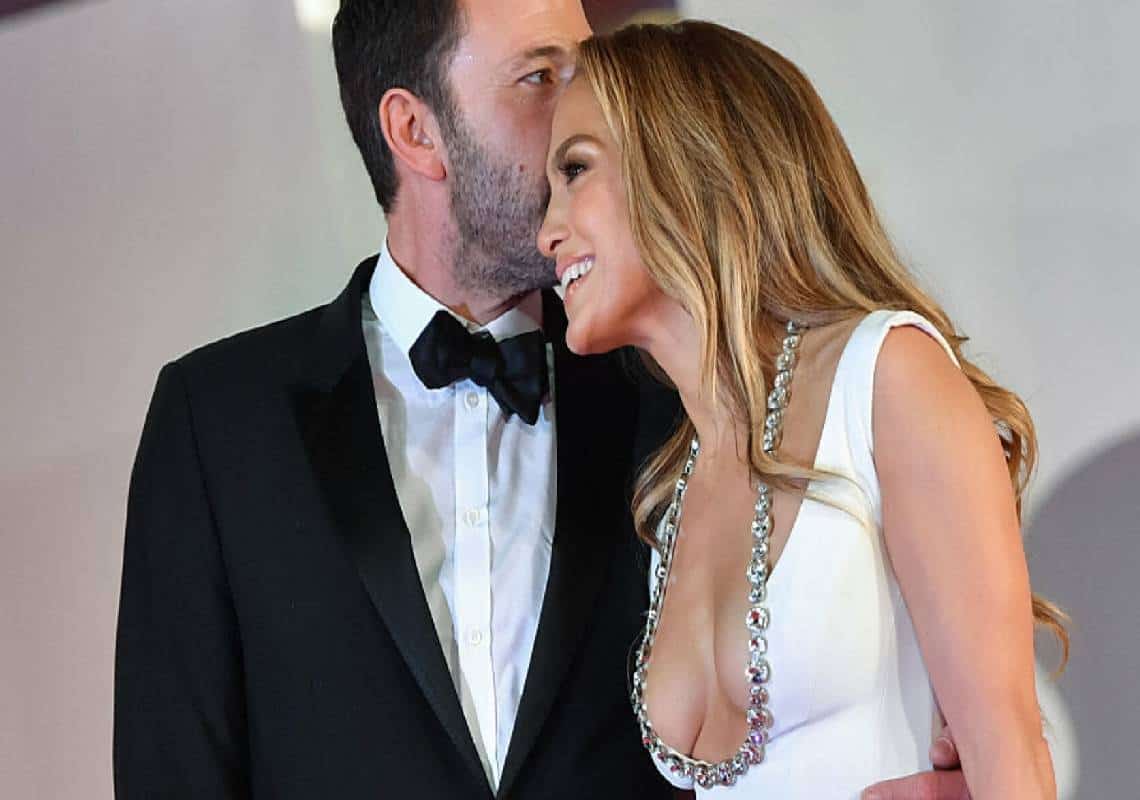 ספרו החדש של איש יחסי הציבור ההוליוודי רוב שאטר חושף מה הסיבה האמיתית לקאמבק של ג'ניפר לופז ובן אפלק