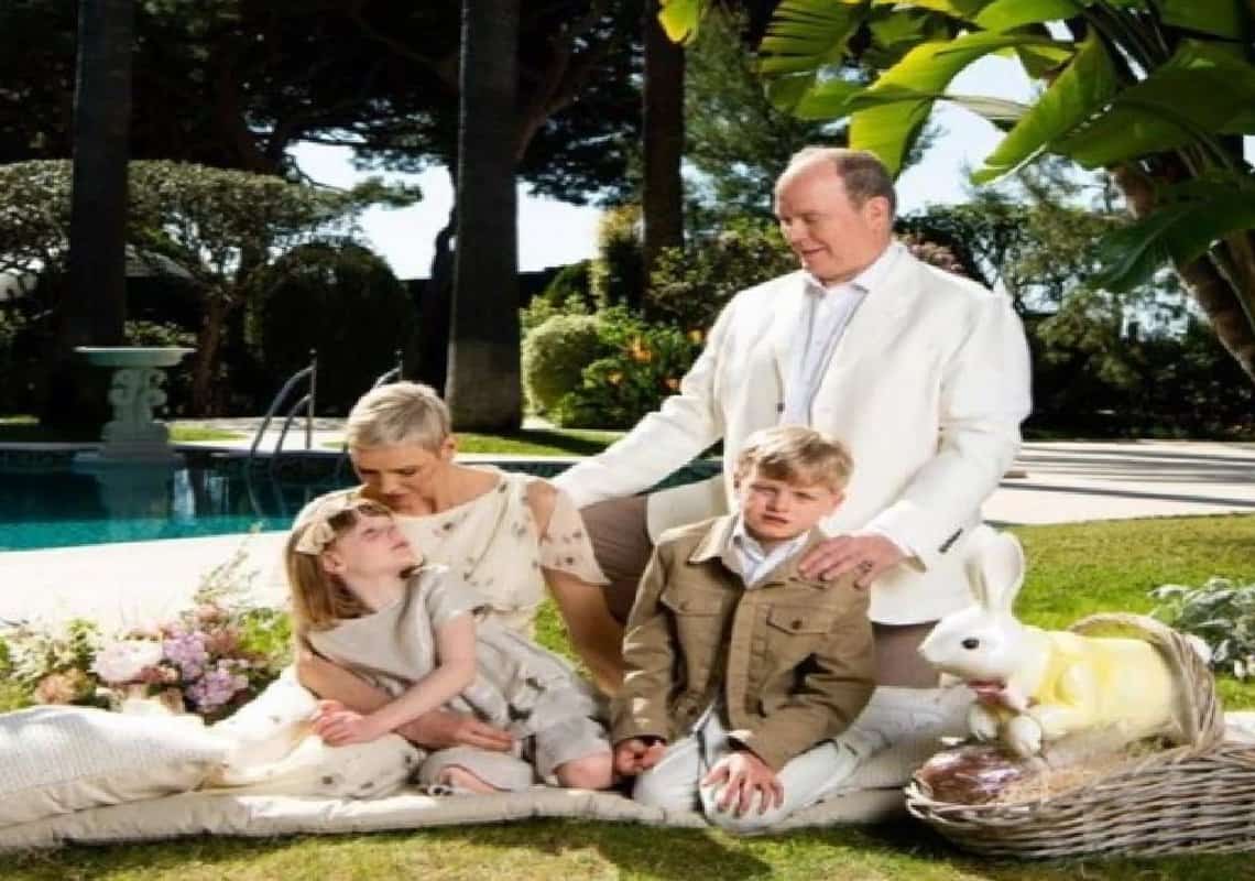 אחרי חודשים ארוכים הרחק מהבית: משפחת המלוכה ממונקו מתאחדת