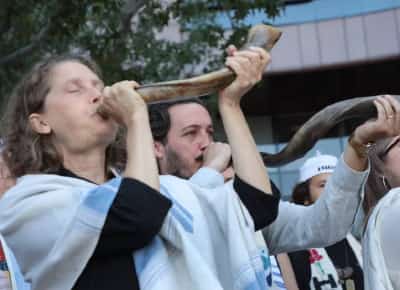 משטרת לוס אנג'לס מגבירה אמצעי ביטחון סביב בתי כנסת בתקופת החגים