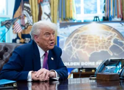 טראמפ טוען: קנדה שוקלת להפוך למדינה ה-51 בתמורה לכיפת הזהב