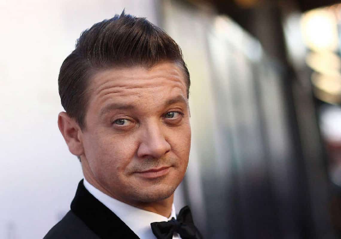 יותר מ-30 עצמות שבורות: השחקן ג׳רמי רנר מעדכן במצבו