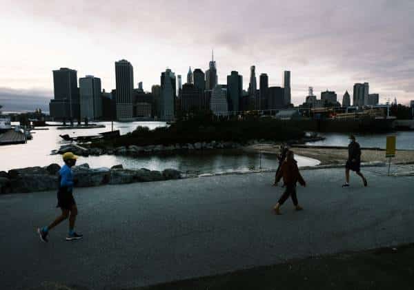 "הגל השני שממנו חששנו": תחלואת הקורונה בניו יורק מזנקת לשיאים חדשים