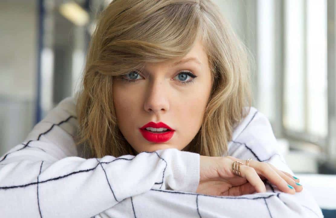 ‏"חייבת ליהודים התנצלות": מייגן קלי קוראת להחרים את טיילור סוויפט על השתתפותה באירוע התרמה למען עזה‏