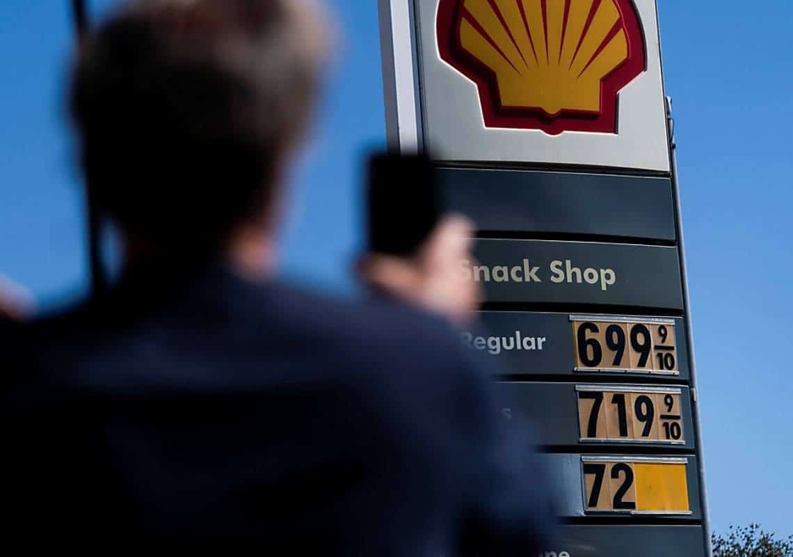 השיא מאחורינו? מחירי הדלק ברחבי ארה"ב ממשיכים לרדת