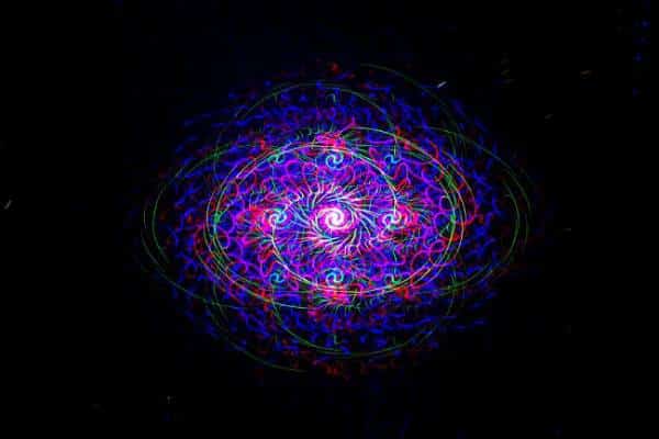 בואו לראות את הצלילים: במיאמי הופכים את המוזיקה לאורות צבעוניים 