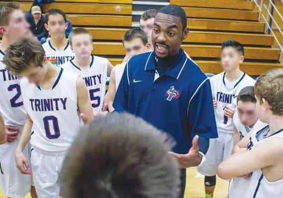 לוס אנג'לס: מאמן כדורסל תיכונים מואשם כי תקף מינית את שחקניו