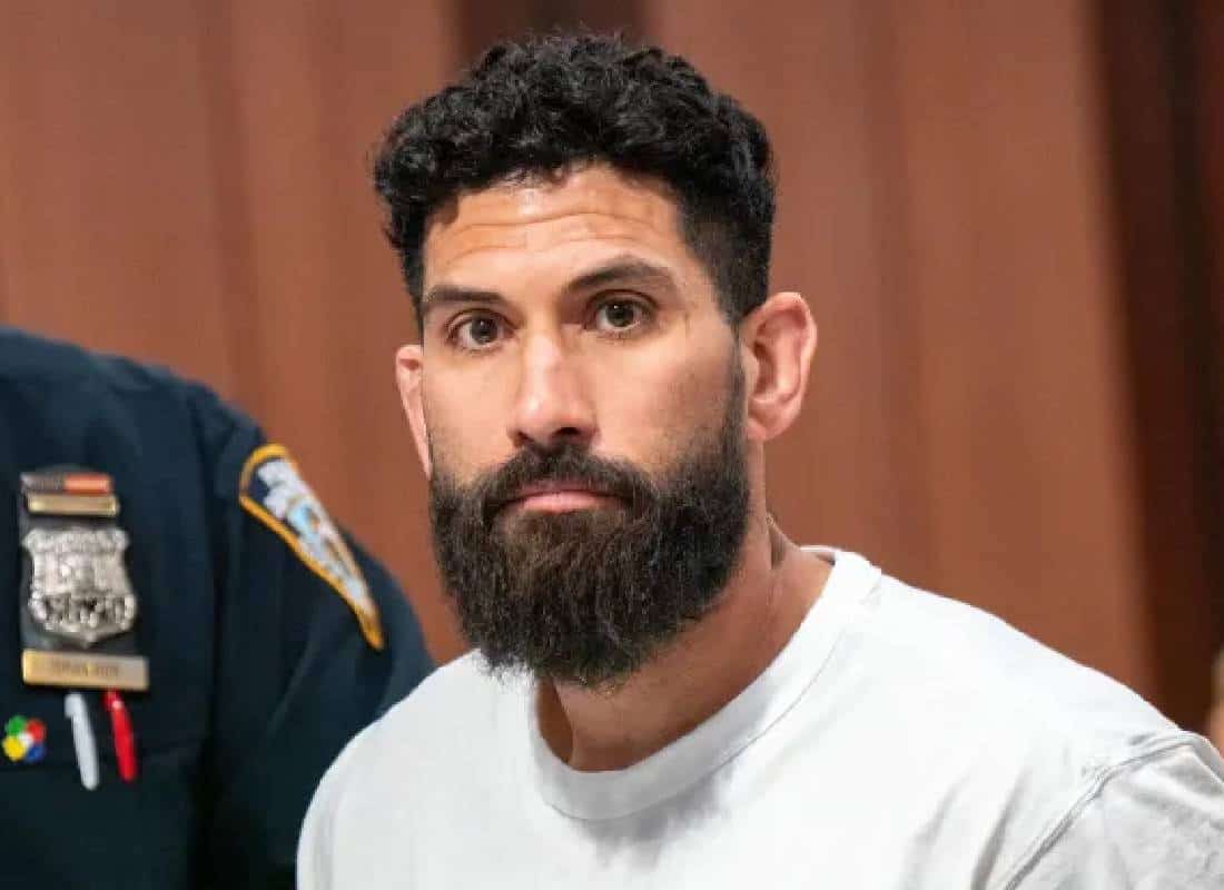 גבר מקווינס ניסה לגנוב טבעת אירוסין ב-$28,000 שנתן לארוסתו לשעבר