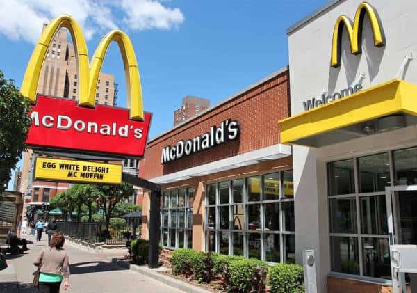 אפליה על רקע דתי? מקדונלדס סירבה להעסיק חרדי בשל זקנו