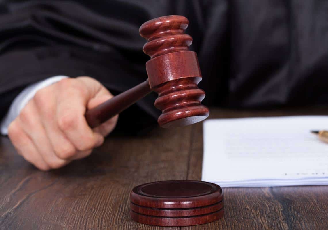 בדרך למאסר ממושך: תושבת קליפורניה התחזתה לחולת סרטן כדי להשיג 100 אלף דולר