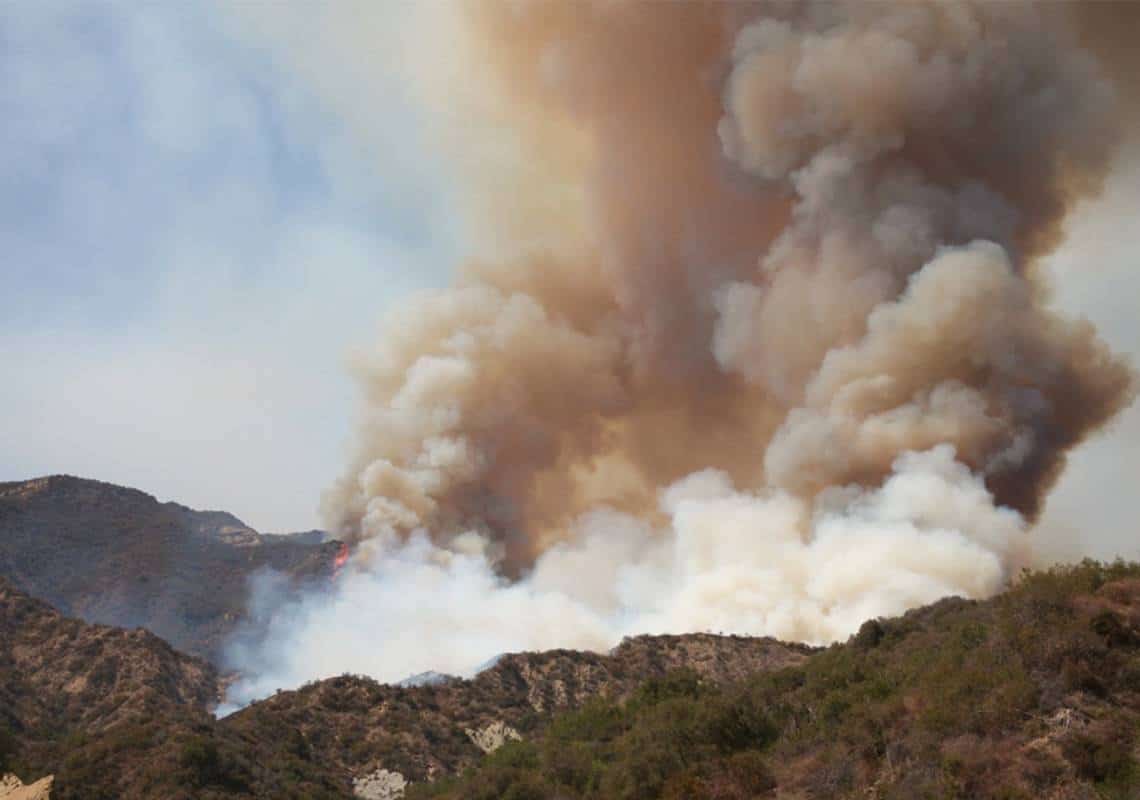 שריפת הענק בלוס אנג'לס ממשיכה להתפשט: מאות בתים פונו, 2 חשודים בהצתה עוכבו לחקירה