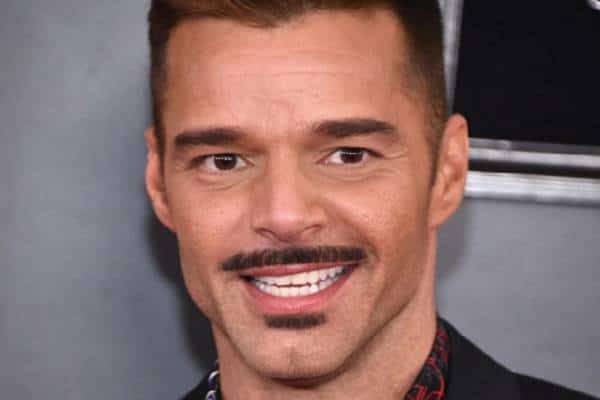 לא יכולנו להתעלם: המראה חדש של ריקי מרטין בלבל אותנו 