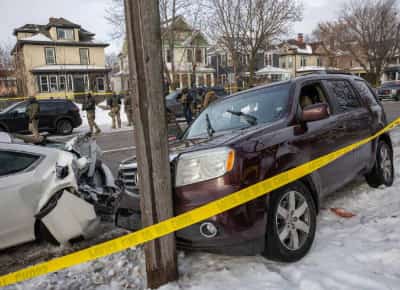 ירי של סוכן רשות ההגירה והמכס במינאפוליס: אישה נהרגה – והעיר מתפוצצת מזעם   
