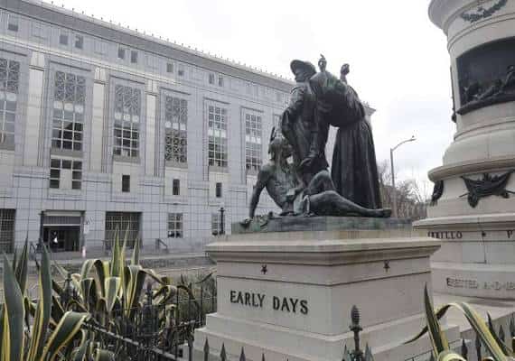 סן פרנסיסקו: פסל עתיק יוסר בשל טענות להיותו גזעני