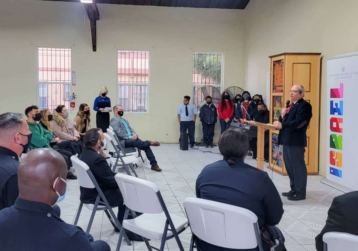 "העת הנוכחית קוראת לסולידריות": הקונסוליה הישראלית בלוס אנג'לס סייעה להקים כיתת מחשבים בבית ספר יסודי