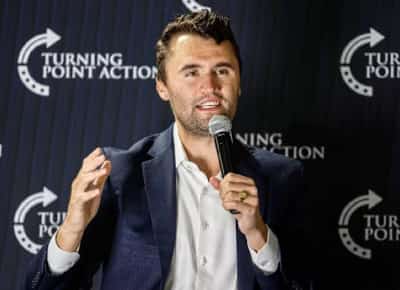 צ'ארלי קירק נורה למוות באוניברסיטת יוטה: הספד לפעיל השמרני שהפך לסמל דור צעיר