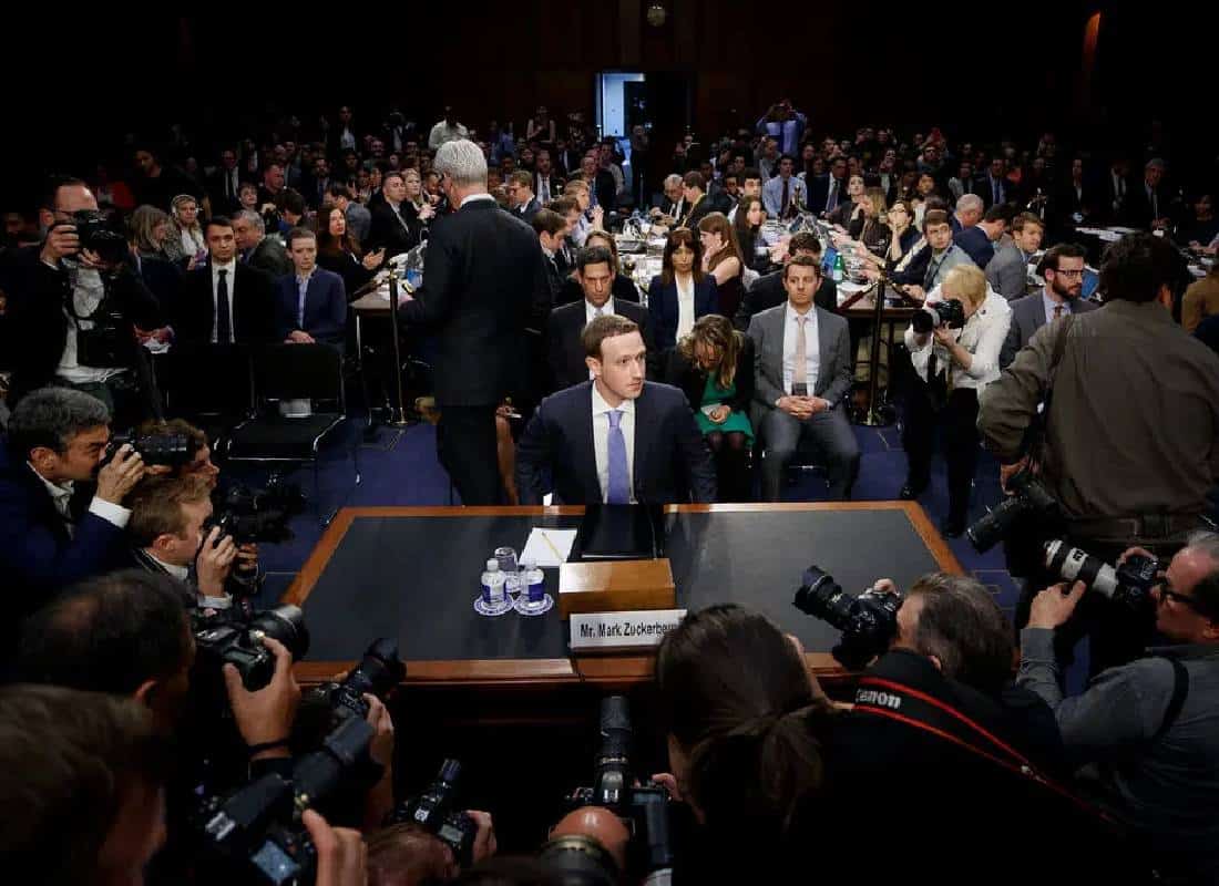 "הצוקרברג החדש": מייסד פייסבוק מפסיק להתנצל ומבטל את בדיקות העובדות