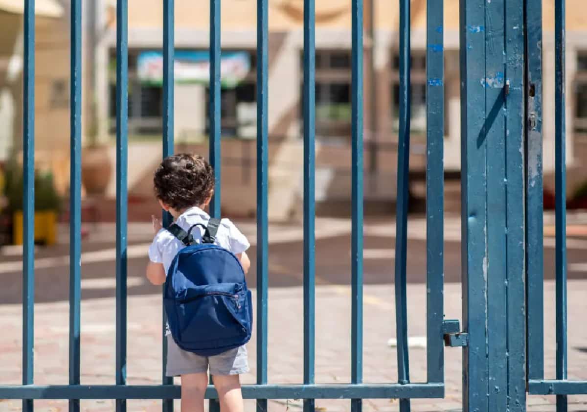 בתי הספר בקליפורניה נסגרים בקצב מדאיג, עשרות אלפי תלמידים משלמים את המחיר