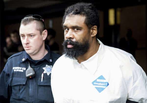 הוא חדר לבית הרב מניו יורק, תקף את המתפללים עם מצ'טה ולמרות זאת - האם רוצח היהודים ממונסי יחמוק ממאסר?