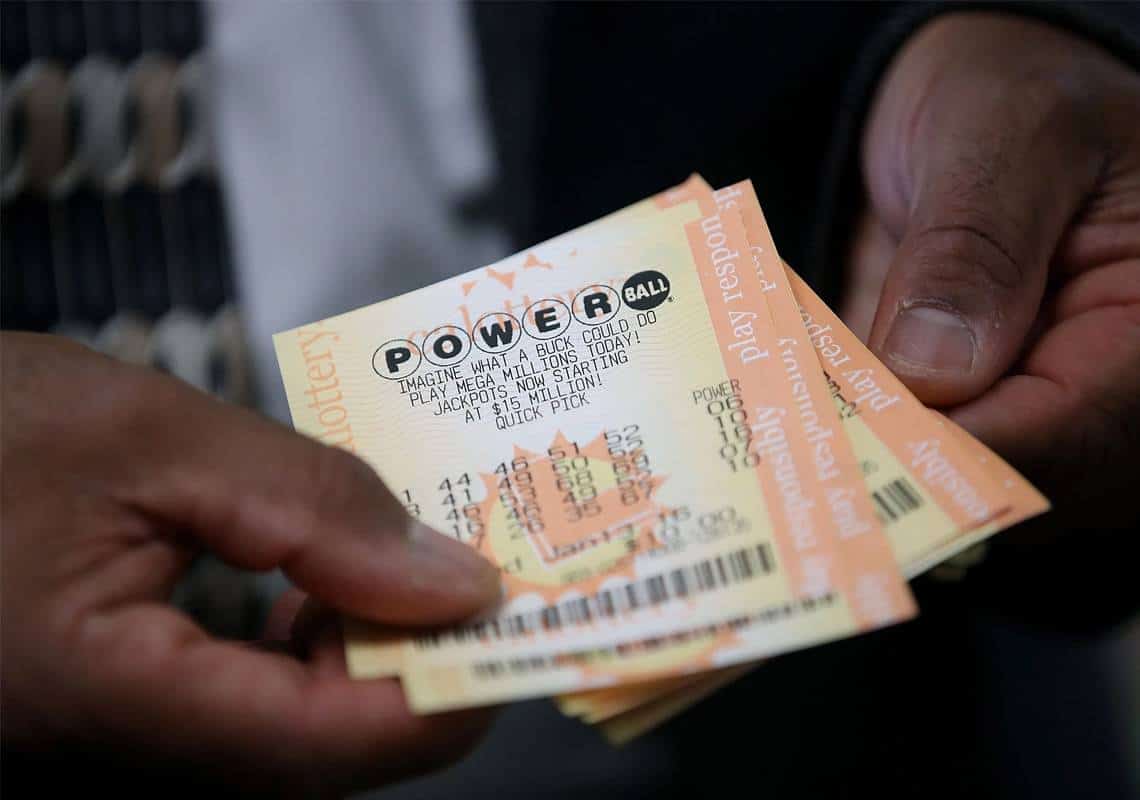 טירוף הלוטו בארה"ב: מי יזכה בחצי מיליארד דולר בהגרלת הפאוורבול?