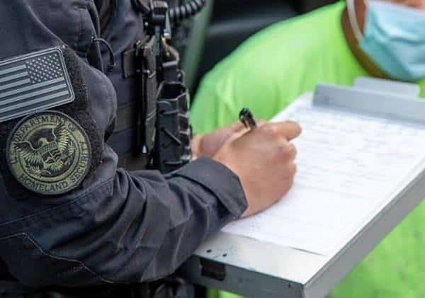 "ערי המקלט" שוב על הכוונת: רשות ההגירה יצאה למבצע מעצרים חריג בלוס אנג'לס וסן פרנסיסקו