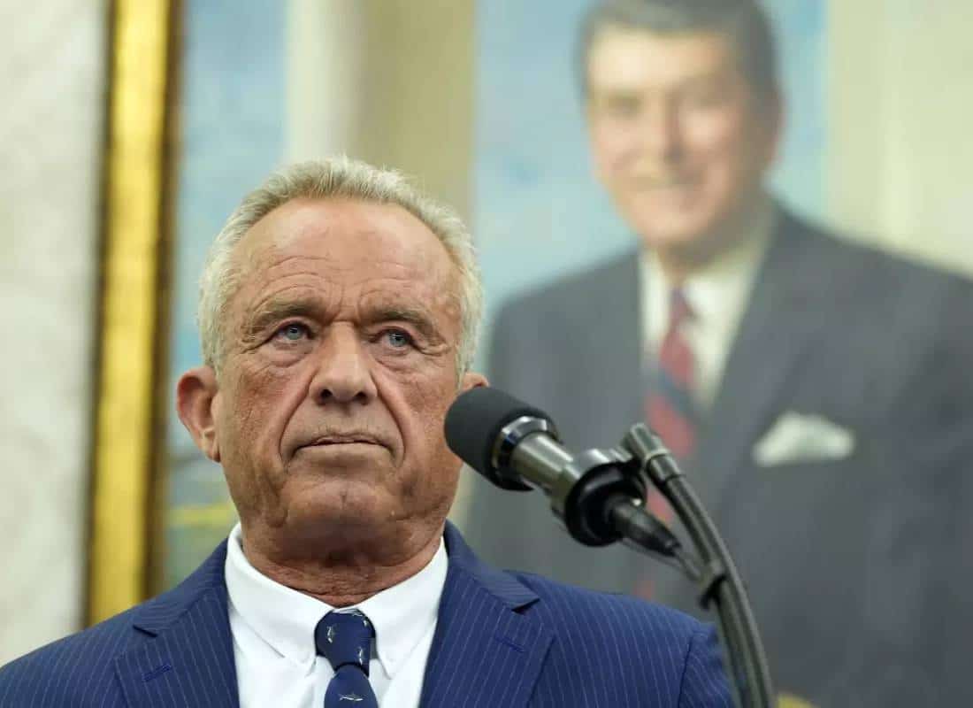 סערה בוושינגטון: שר הבריאות החדש מפר הבטחה לסנאט בנושא חיסוני ילדים