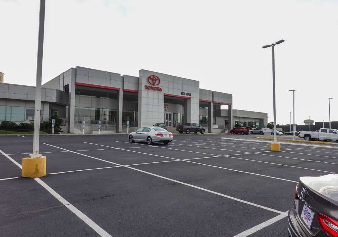 הביקוש עולה, המחירים מזנקים בהתאם: מומחים צופים שנה קשה לתעשיית הרכב בארה"ב