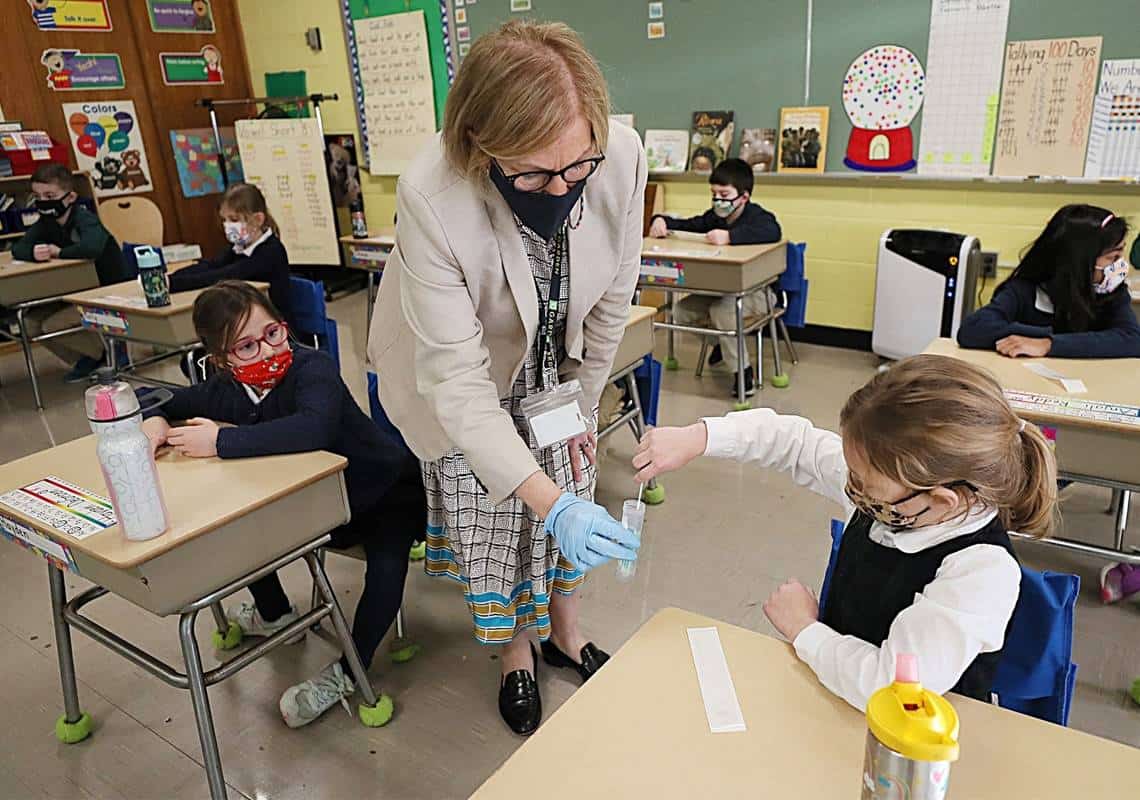 התלמידים בדרך לכיתות? ה-CDC מציג תוכנית לפתיחת בתי הספר ברחבי ארה"ב