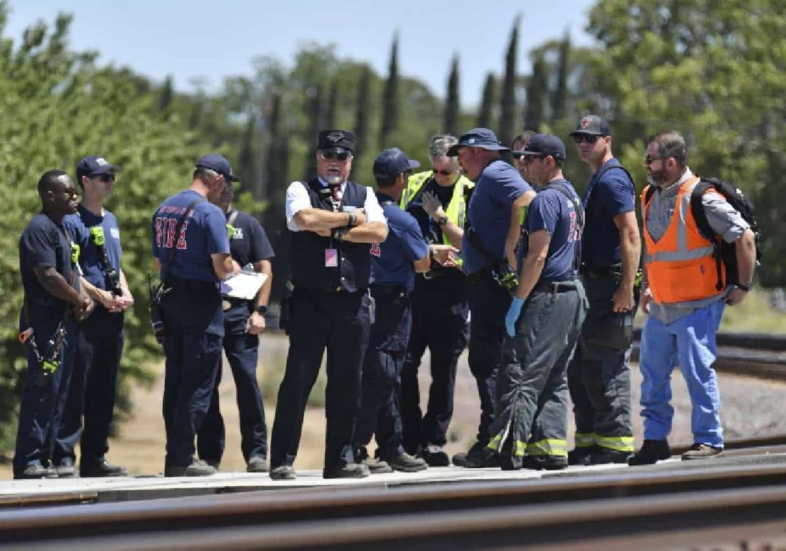 תאונת רכבת קשה בקליפורניה: 3 הרוגים, ו-2 פצועים קשה לאחר שרכבת אמטרק דרסה מכונית באיסט ביי