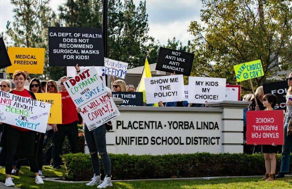 קליפורניה: מורה במחוז אורנג' הוצאה לחופשה לאחר שהציגה לתלמידים צעצועי מין ו'אזורי עונג אנאלי' בגוף הגברי