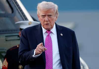 טראמפ פונה לכל ה"טיפשים" בעולם ומזכיר: "איראן היא מממנת הטרור מספר אחת בעולם"