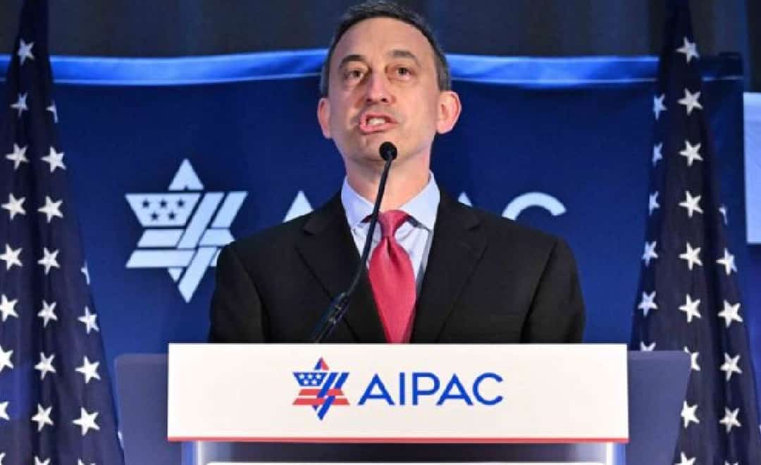 לוס אנג'לס: ‏פצצות עשן ודם מזויף - מתפרעים אנטי-ישראלים תקפו את ביתו של נשיא איפא"ק בחג ההודיה