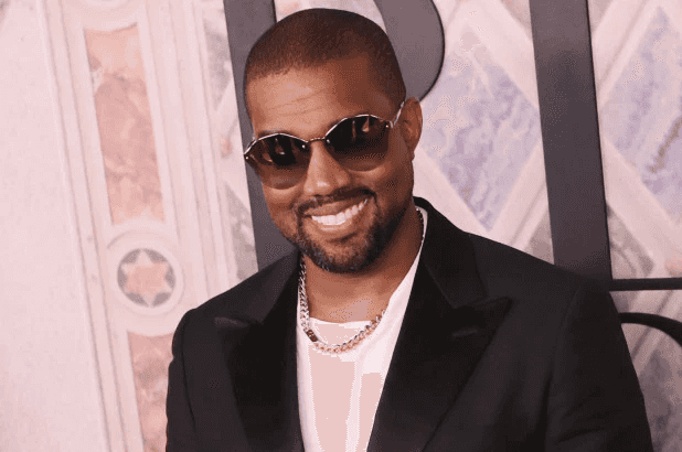 לכל איש יש שם: קניה ווסט שינה את שמו ל-YE