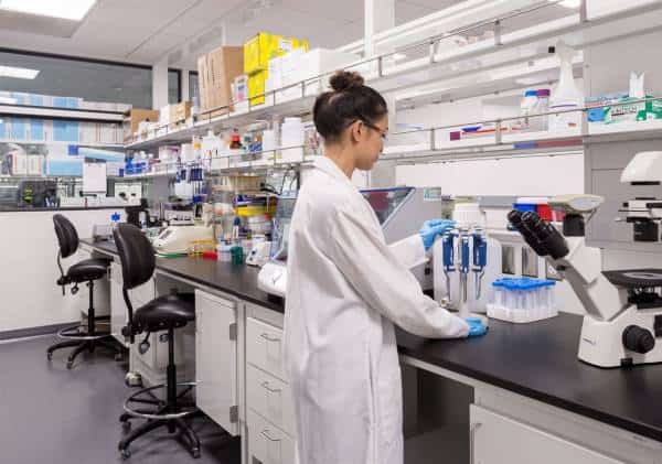 "ג'ונסון אנד ג'ונסון" תשיק חיסון נגד HIV באירופה ובארה"ב