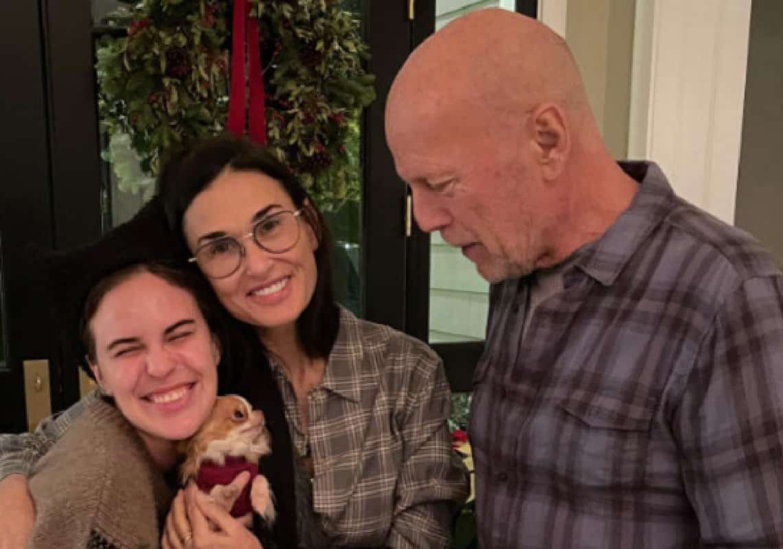 לראשונה מאז ירד למחתרת: ברוס וויליס בתמונה משפחתית